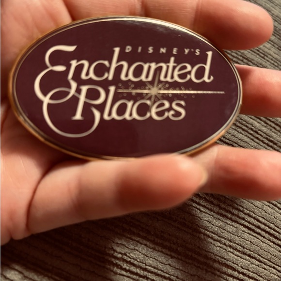 WDCC 1990’s Disney’s Enchanted Places & DVC Metal Pins - Picture 3 of 4